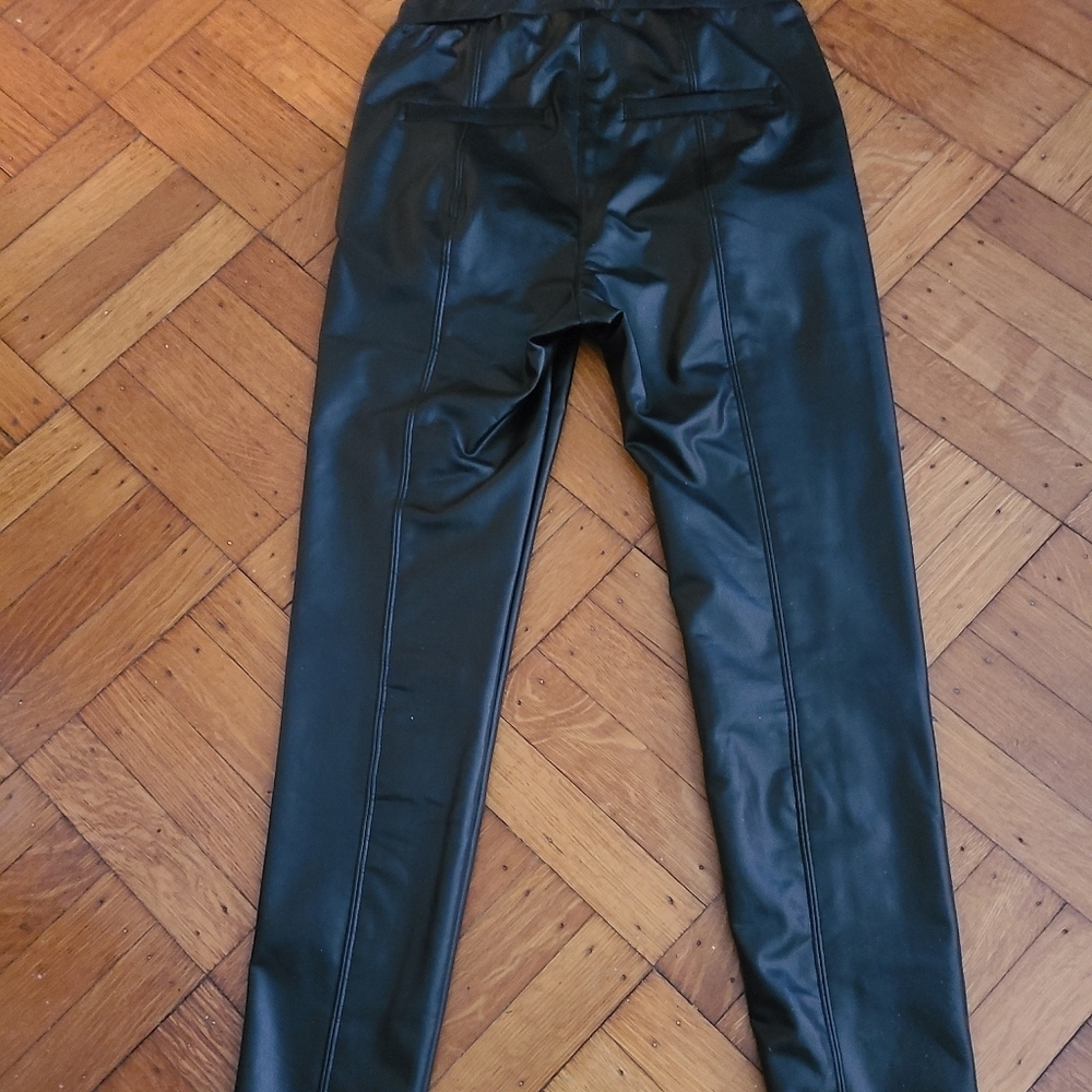 New faux leather pants size small Hp🔥🔥🔥🔥